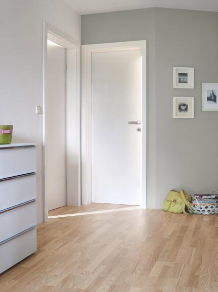 Zwei Innentüren schlicht in weiß 